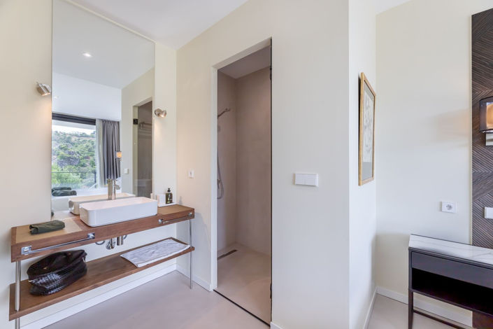 Image No.47-6 Bed Property for sale