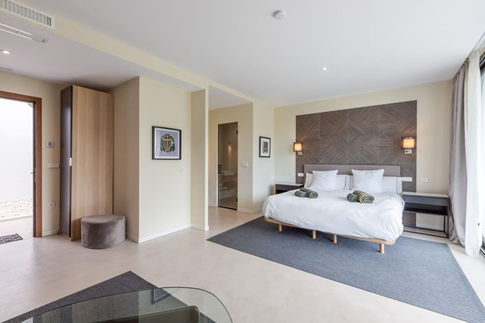 Image No.50-6 Bed Property for sale