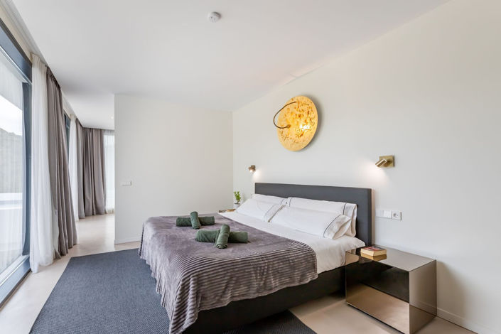 Image No.54-6 Bed Property for sale