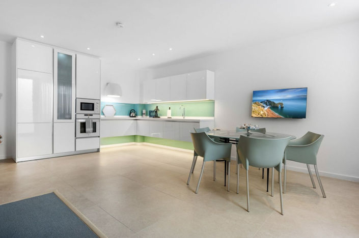 Image No.10-7 Bed Property for sale