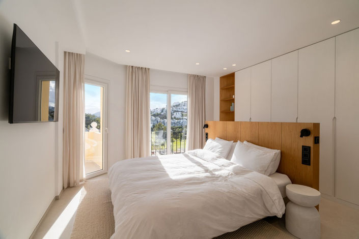 Image No.28-3 Bed Property for sale