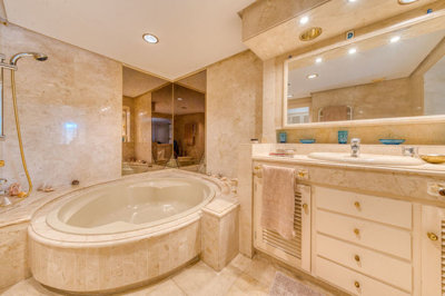 11-20939a0134ad724a8cb2a801094d15a4