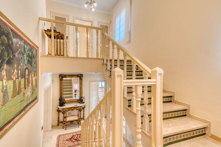 Image No.17-6 Bed Property for sale