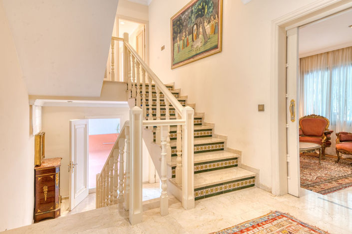 Image No.21-6 Bed Property for sale