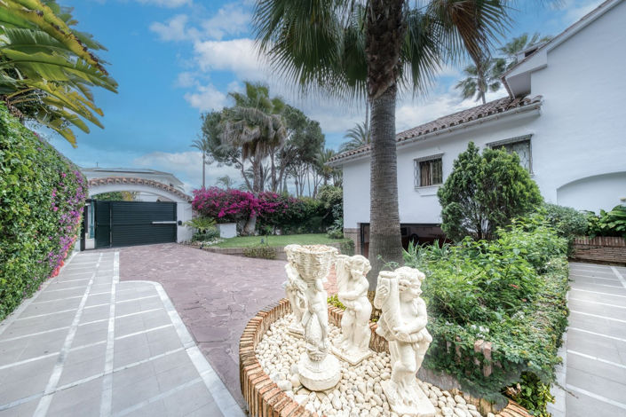 Image No.29-6 Bed Property for sale