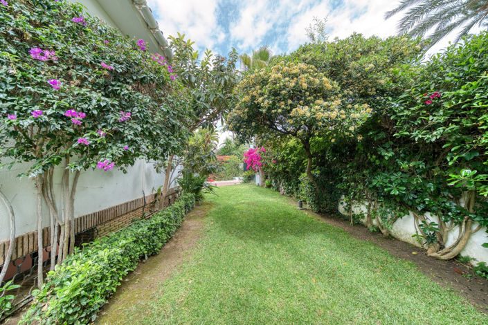 Image No.36-6 Bed Property for sale