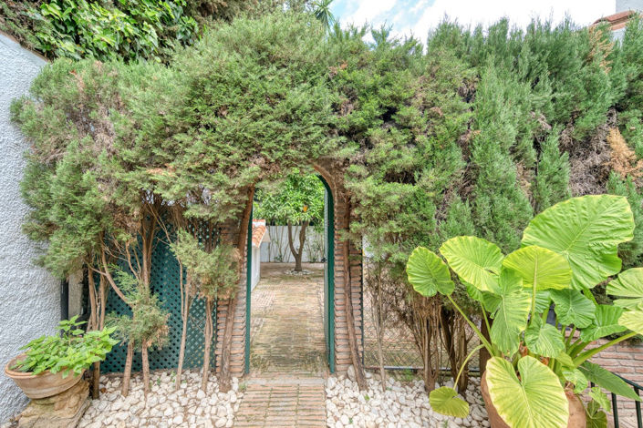 Image No.43-6 Bed Property for sale