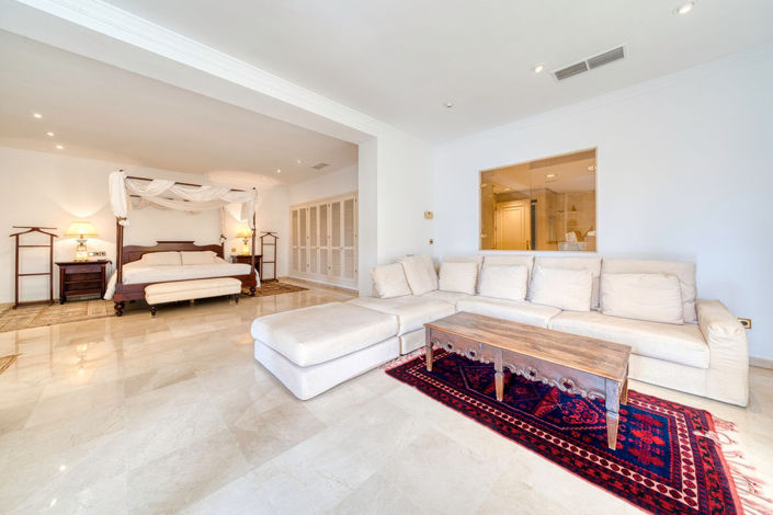 Image No.9-6 Bed Property for sale