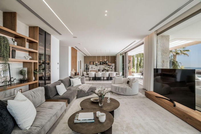 Image No.10-6 Bed Property for sale