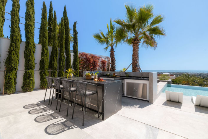 Image No.22-6 Bed Property for sale