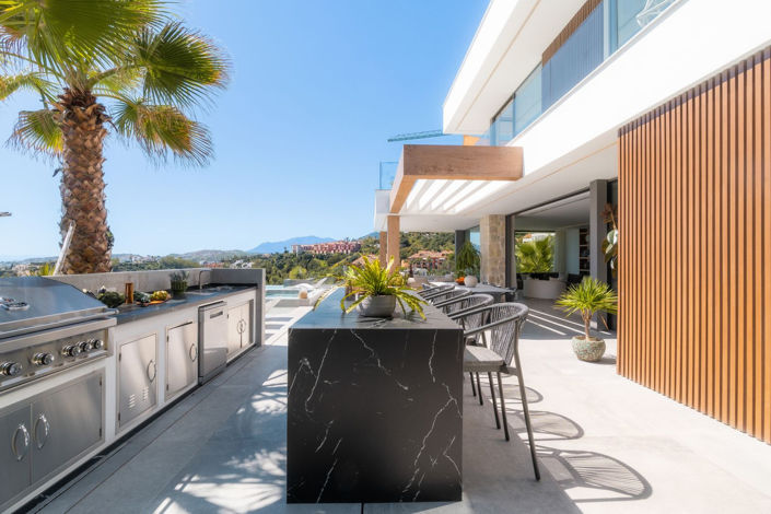 Image No.25-6 Bed Property for sale