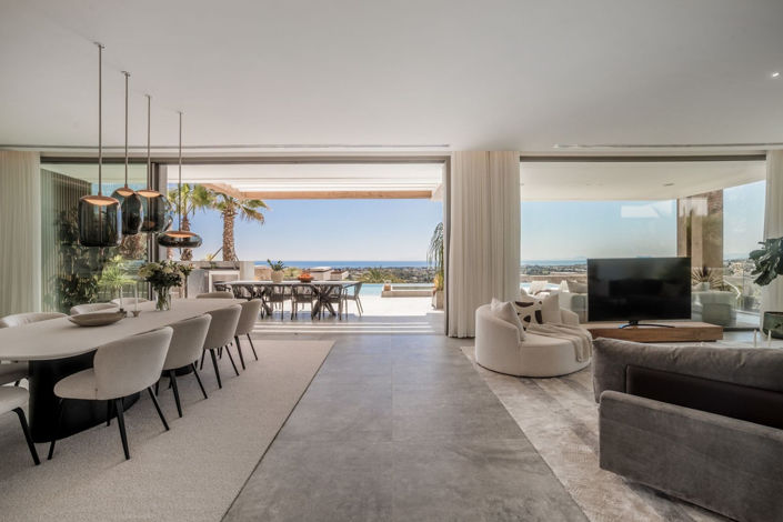 Image No.8-6 Bed Property for sale