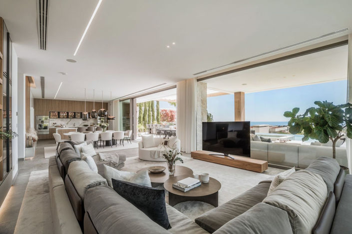 Image No.9-6 Bed Property for sale