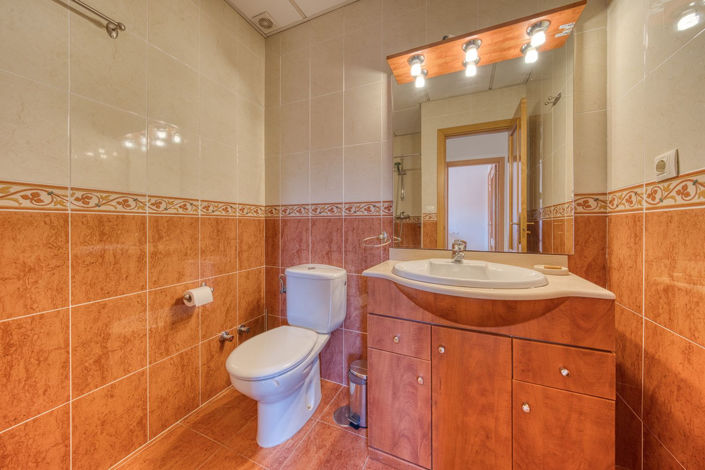 Image No.18-3 Bed Property for sale