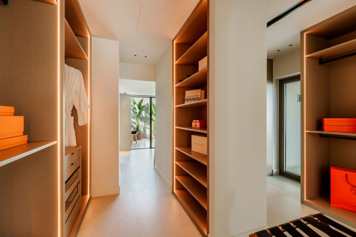 Image No.12-5 Bed Property for sale