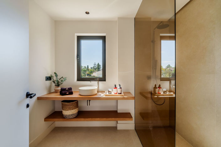 Image No.15-5 Bed Property for sale