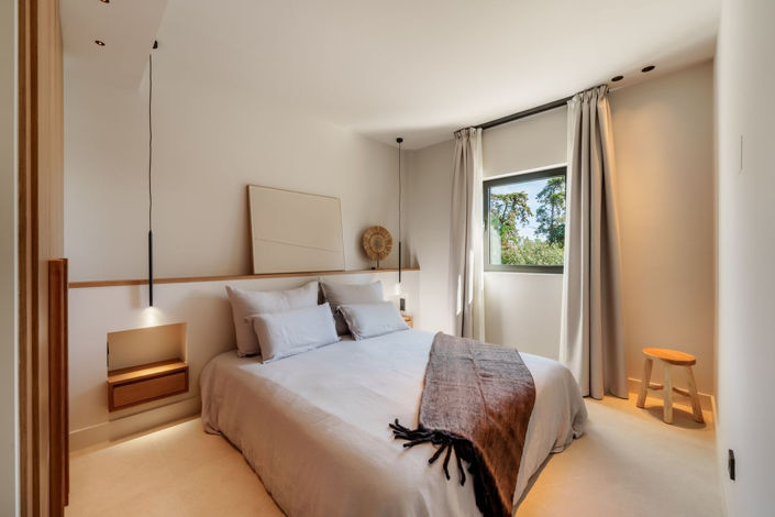 Image No.22-5 Bed Property for sale