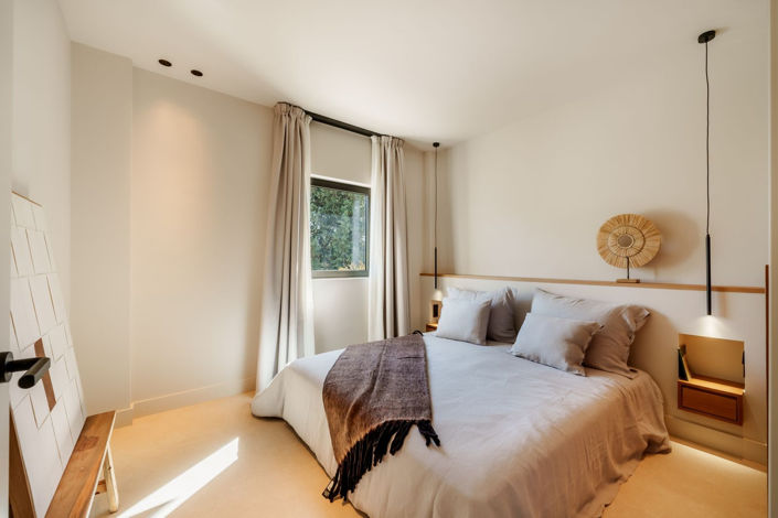 Image No.23-5 Bed Property for sale