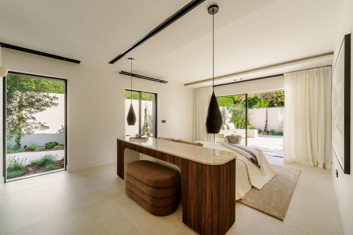 Image No.9-5 Bed Property for sale