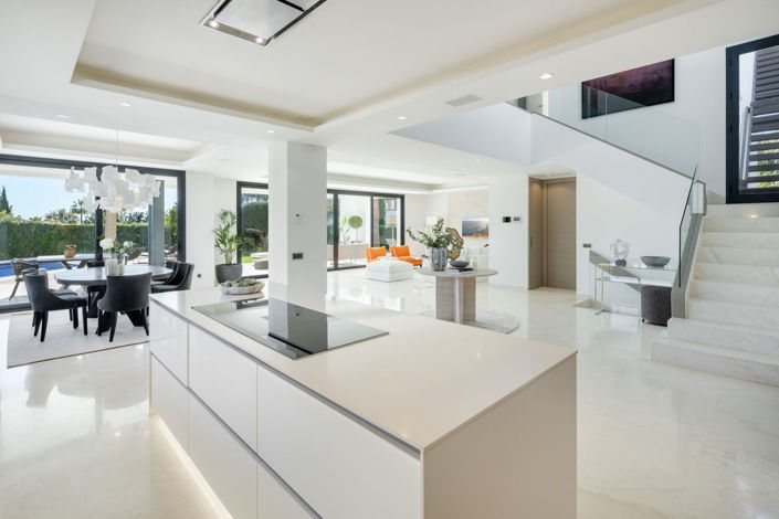 Image No.14-5 Bed Property for sale