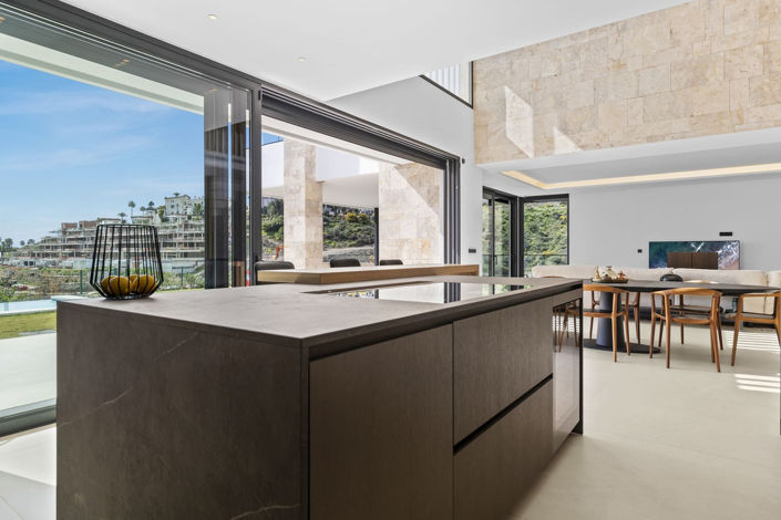 Image No.15-4 Bed Property for sale