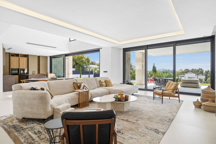 Image No.20-4 Bed Property for sale