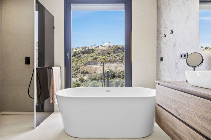 Image No.32-4 Bed Property for sale