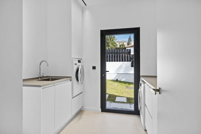 Image No.9-4 Bed Property for sale