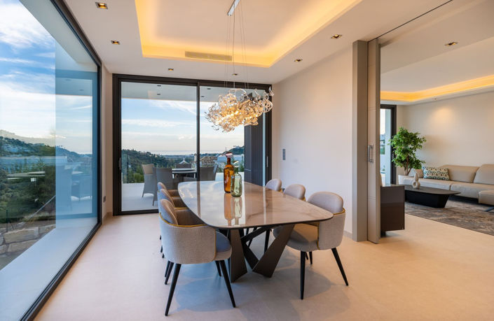 Image No.17-6 Bed Property for sale