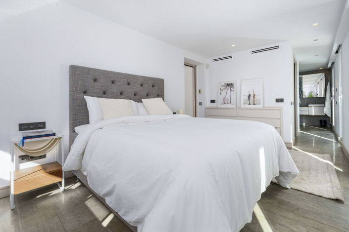 Image No.4-6 Bed Property for sale