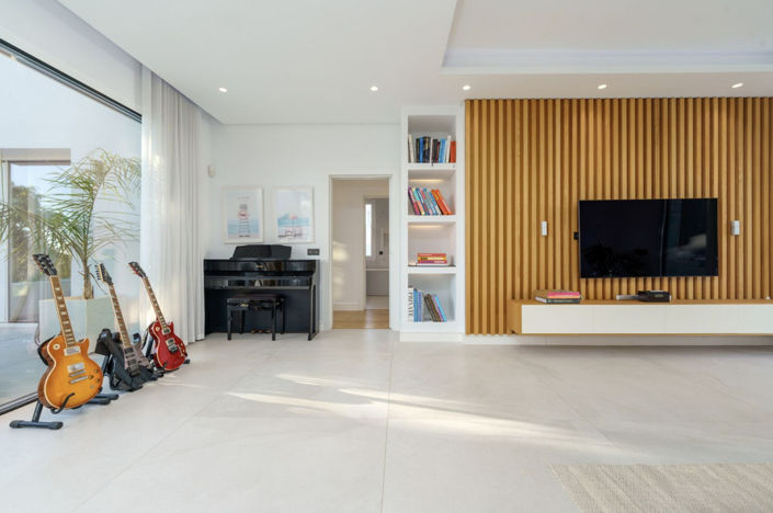 Image No.5-6 Bed Property for sale