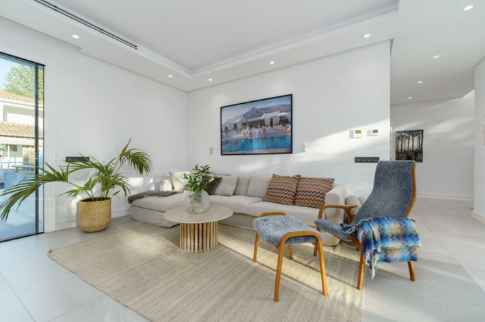 Image No.9-6 Bed Property for sale