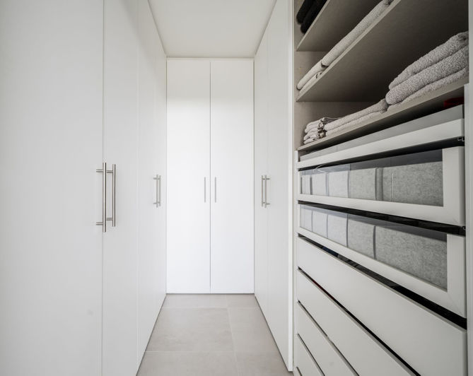 Image No.14-5 Bed Property for sale