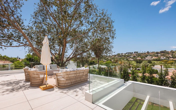 Image No.16-5 Bed Property for sale