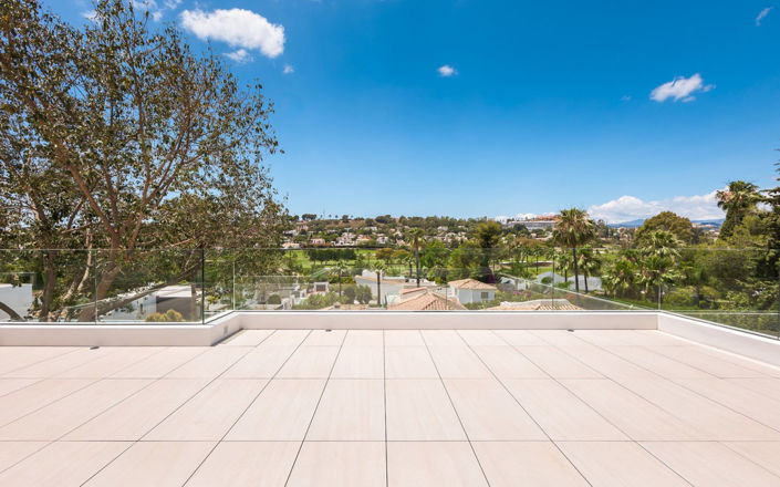 Image No.18-5 Bed Property for sale