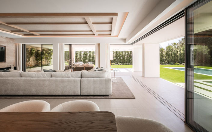 Image No.24-5 Bed Property for sale