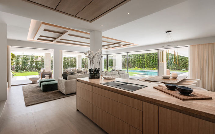 Image No.38-5 Bed Property for sale