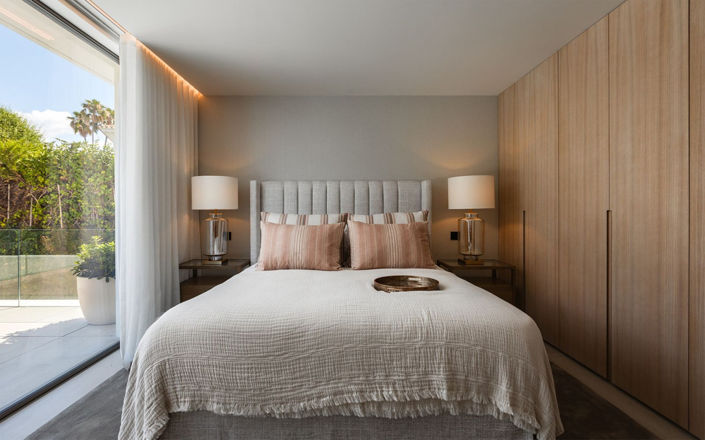 Image No.5-5 Bed Property for sale