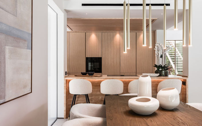 Image No.8-5 Bed Property for sale