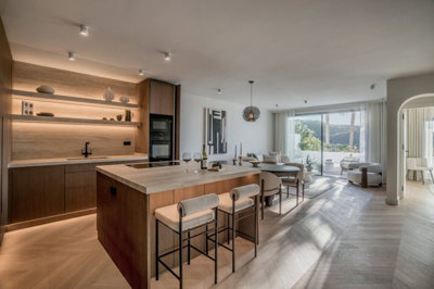 12-53013098fcab6c38b1379cd33298e050