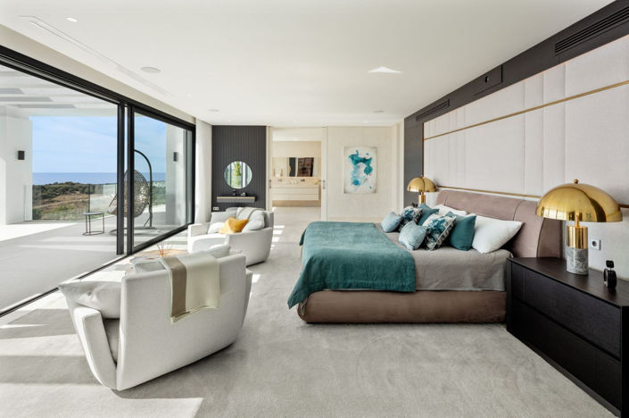 Image No.12-7 Bed Property for sale