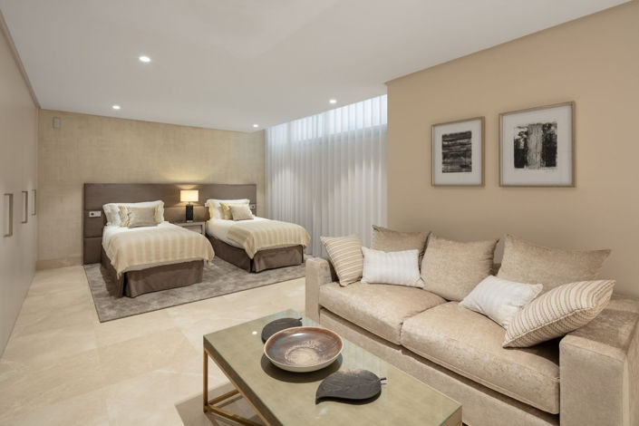 Image No.20-7 Bed Property for sale