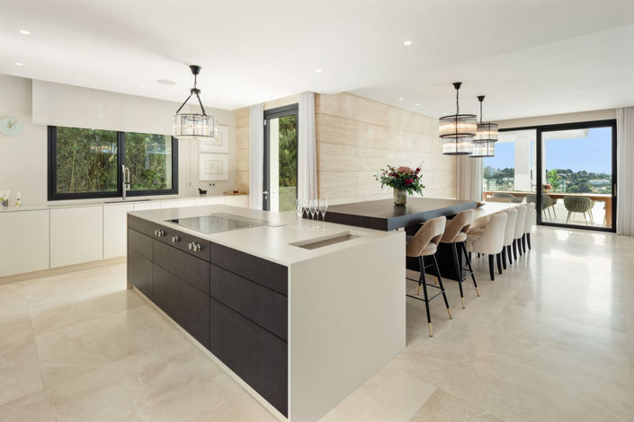 Image No.24-7 Bed Property for sale