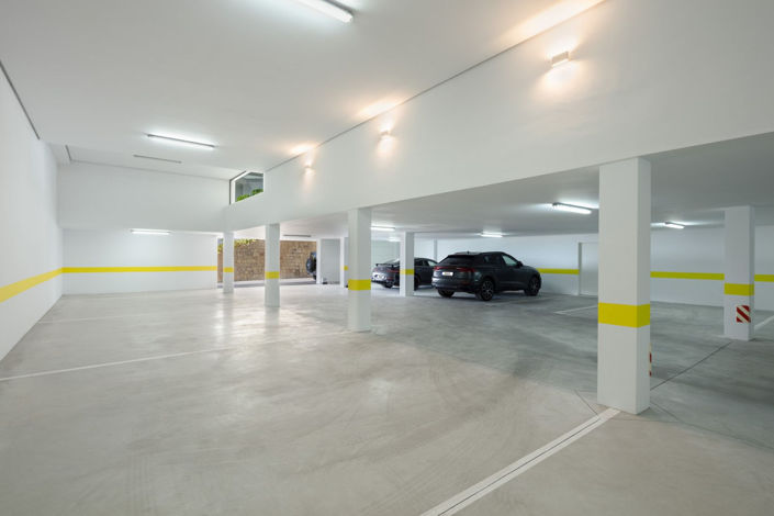 Image No.27-7 Bed Property for sale