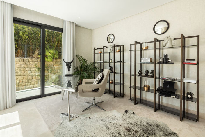 Image No.28-7 Bed Property for sale