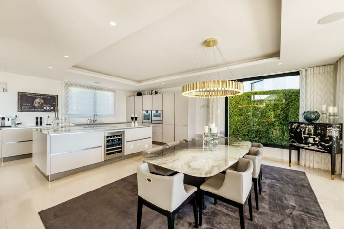 Image No.11-7 Bed Property for sale