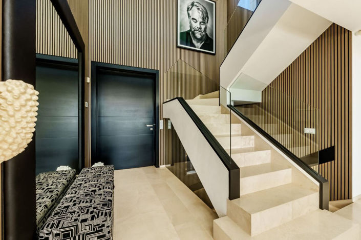 Image No.12-7 Bed Property for sale