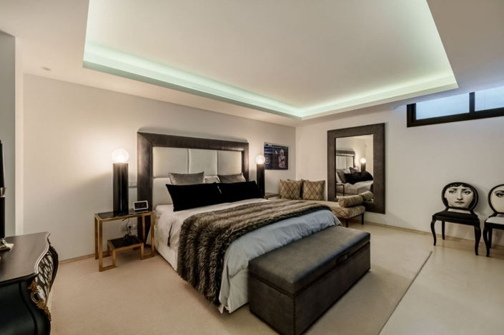 Image No.13-7 Bed Property for sale