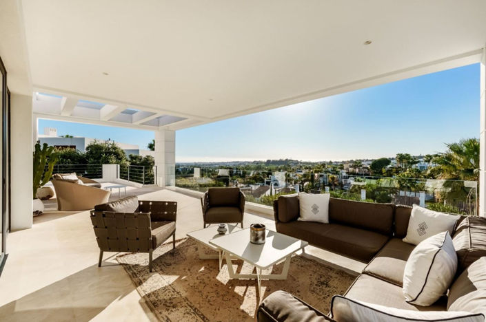 Image No.14-7 Bed Property for sale