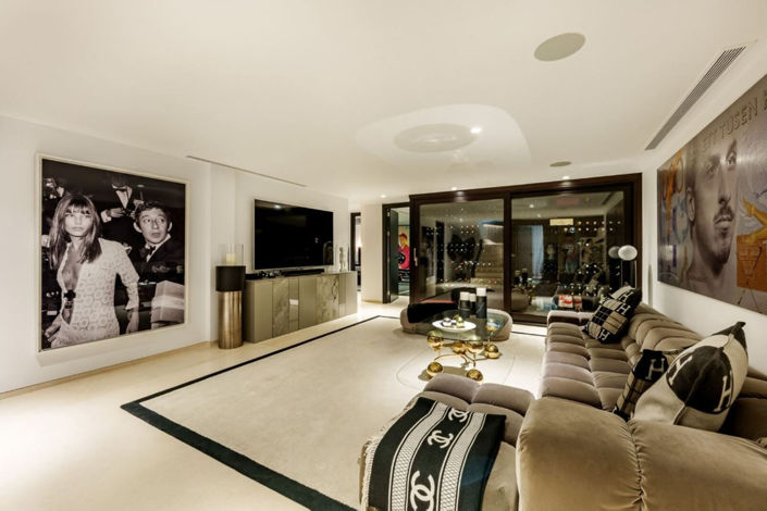 Image No.15-7 Bed Property for sale